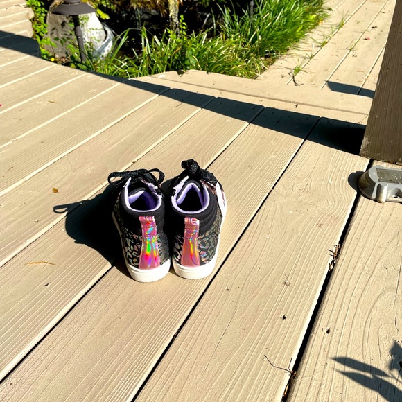 Kid’s High-top Tennis Shoes, size 4 - Picture 8 of 8